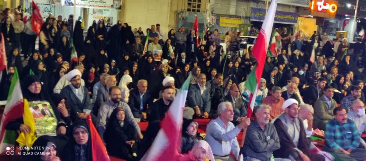 glryx1's tweet photo. سنگر خیابان را حفظ می کنیم برای اینکه ما میخواهیم انتقام خون ر. ه. ب. ر. م. ا. ن را بگیریم https://t.co/AVGSrsJFrN