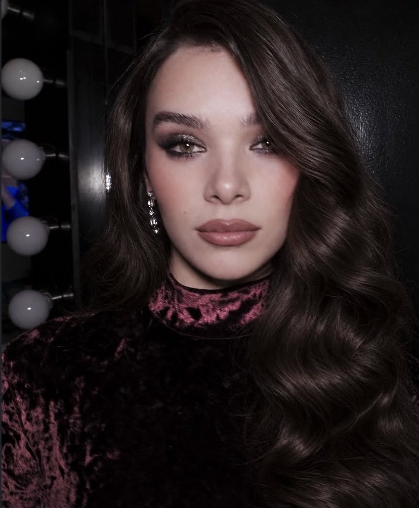 SteinfeldSource's tweet photo. OMG SINGER HAILEE!!

Hailee Steinfeld’s voice is making its way back to our playlists! Her cover of The Cars’ “Magic” will be part of Disney’s #Hexed soundtrack, dropping this Friday across streaming platforms https://t.co/AD4nqBfl6j