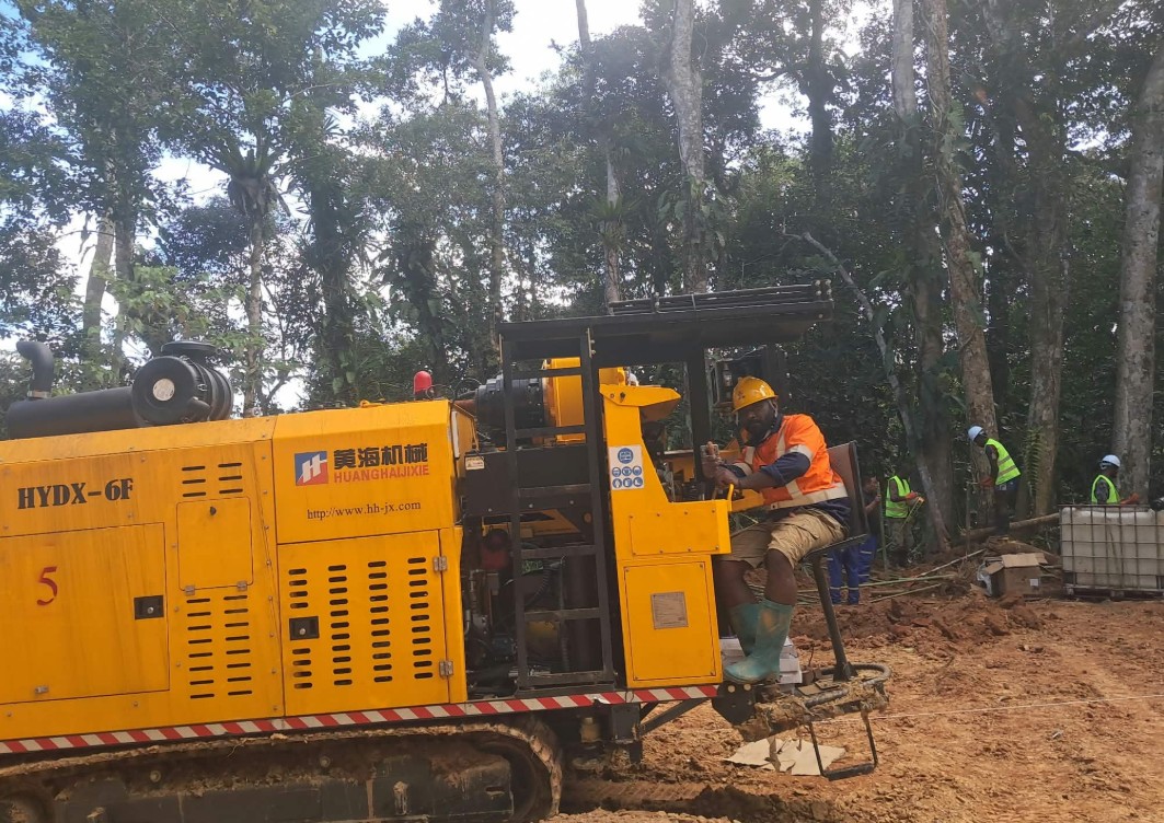 ResourceWorld's tweet photo. Thunderstruck Resources drilling high-grade Liwa gold-silver project, Fiji - https://t.co/I8JZe7FuF2 #ResourceWorld #resourceinvesting #miningnews #mining #resources #gold #silver @AWETSXV https://t.co/ExZy7Vxwap