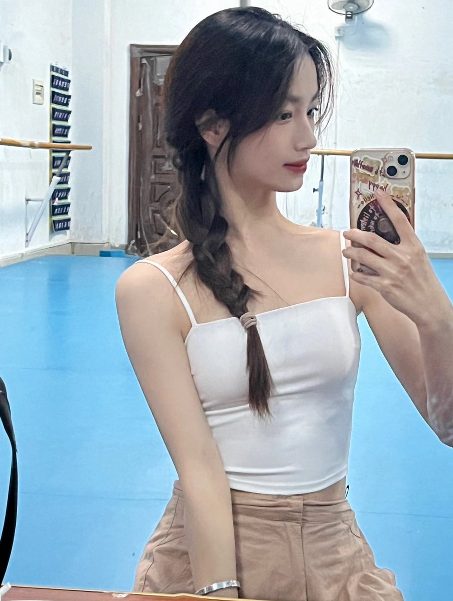 itsfazyy's tweet photo. 艺术生  我真的不要🚪 

 真的给b看 不信你试试   

 女菩萨彻底放飞自我🫣

流言111我秒发！！！ https://t.co/mLtWWPcgsU