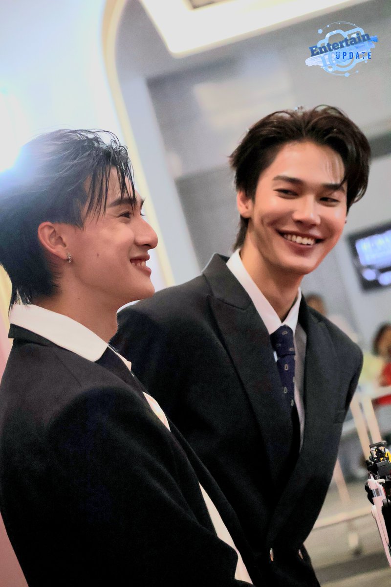 Entup2date's tweet photo. ช่วงสัมภาษณ์ 'ดิว-ธี' คู่มิตรภาพ (กี่โมง?)

DEWTEE SHINES AT HOWE

#dew_jsu #tee_vtp
#dewtee #ดิวธี
#HOWEAWARDS2026
#HOWEMAGAZINE https://t.co/cLvPWVwlWd
