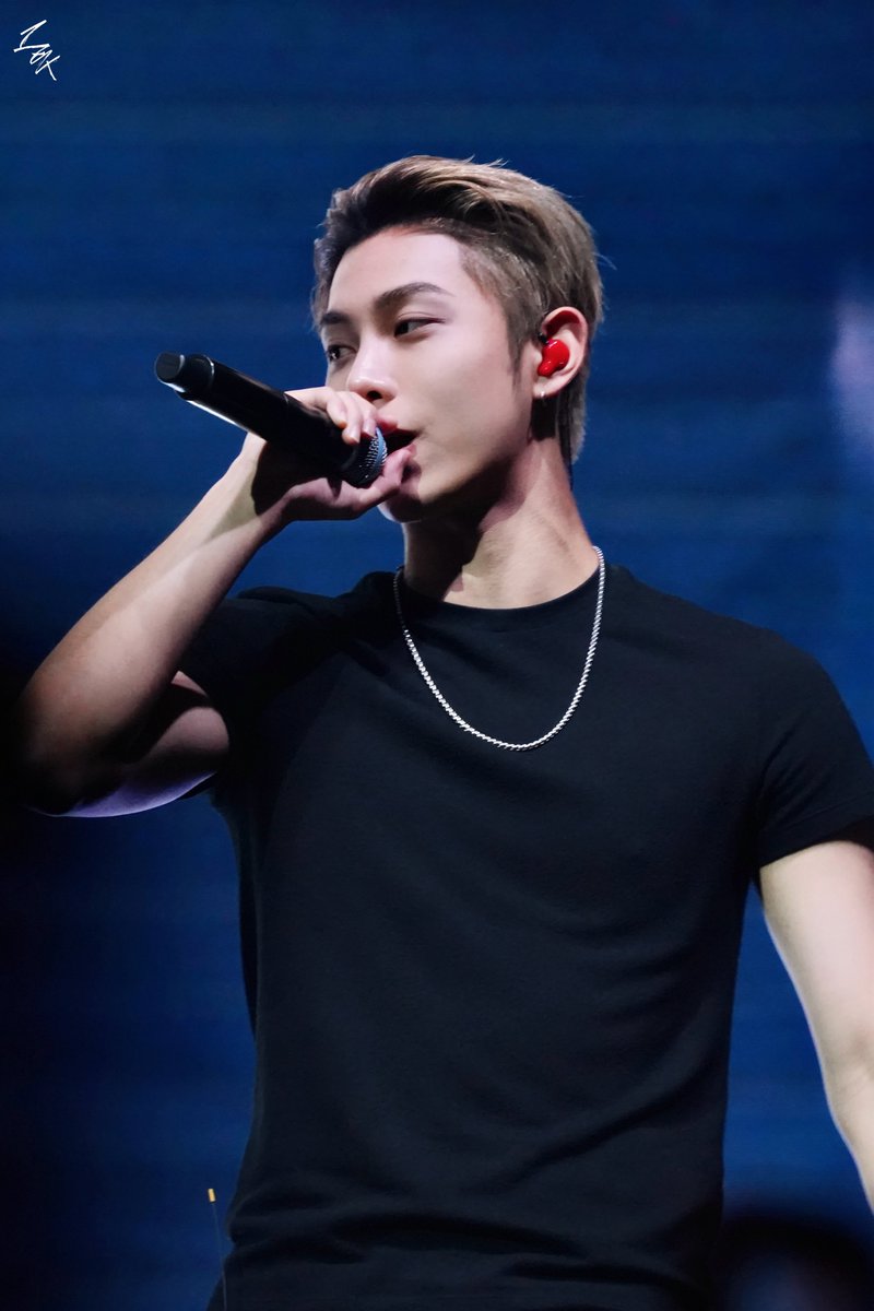 Luxury7Kitchen's tweet photo. 261020 Serenades &amp; Bodyrolls Paris

#RYUL #LNGSHOT 
#률 #김률 #롱샷 https://t.co/xvMnmCNEEN
