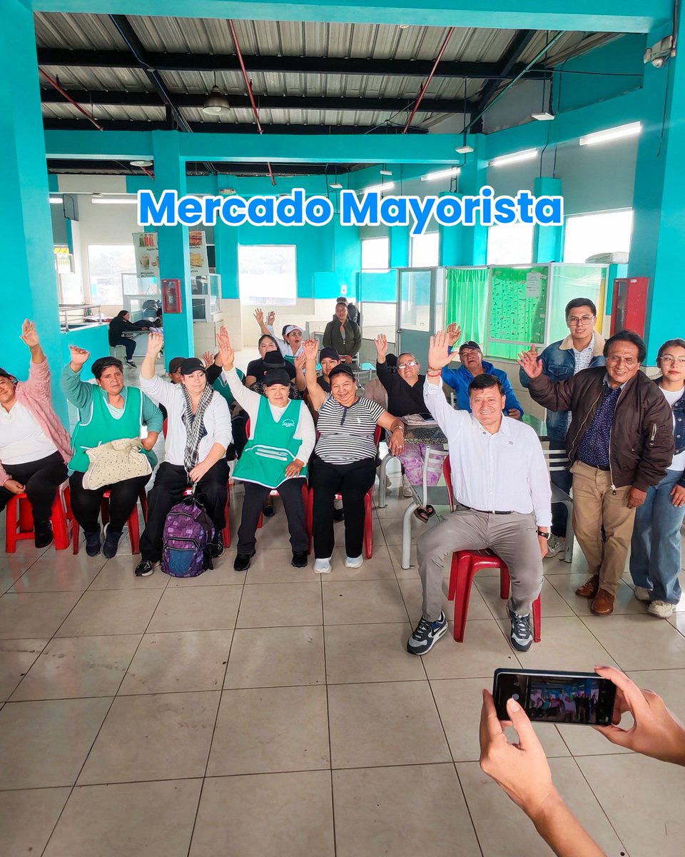 Cesar_DiazA's tweet photo. #LoDijoCesar | Dialogamos con los comerciantes del #MercadoMayorista sobre sus necesidades y trazamos propuestas claras para hacer del #comercio un sistema más eficiente, justo y organizado.
#CesarDiaz #Quito #HeroeDeGuerra #mercadosquito https://t.co/fTHrTC6AqB