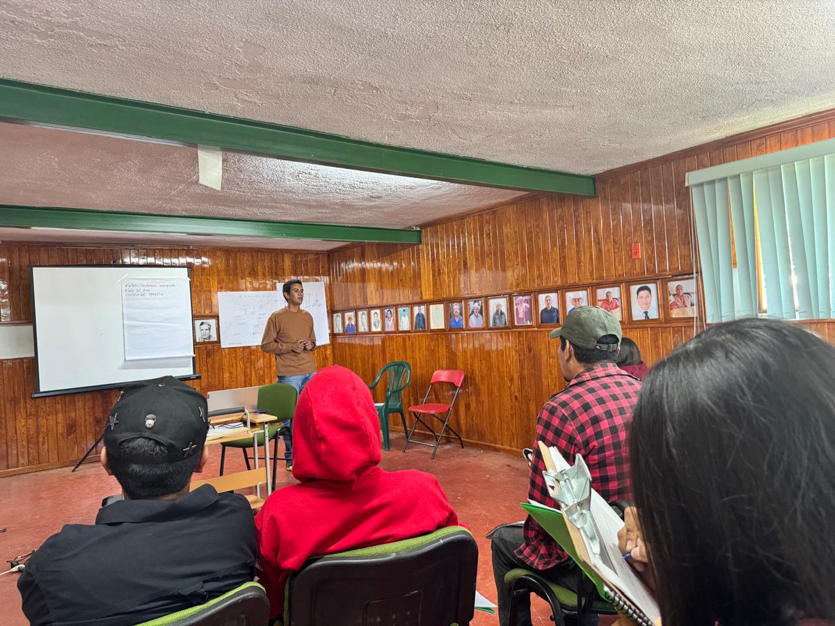 CONAFOR's tweet photo. En el ejido San Juan Cuauhtémoc, en Tlahuapan, #Puebla, se llevó a cabo el curso “Uso de Drones para el Manejo Comunitario”🚁, donde integrantes de la comunidad conocieron aspectos básicos sobre normatividad, componentes y seguridad de vuelo. https://t.co/Wzou0vIViv