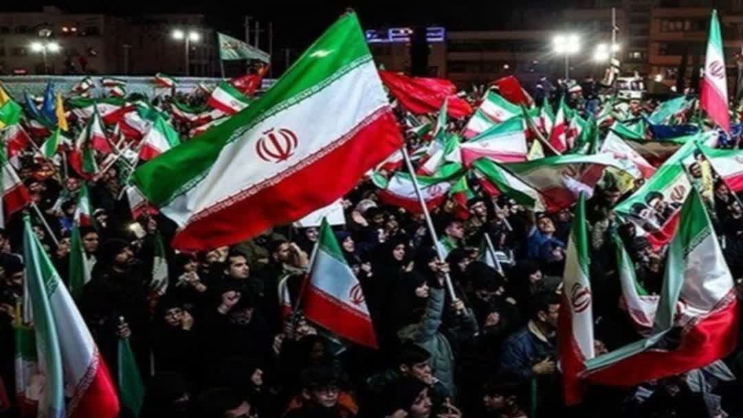 rahaicy's tweet photo. سنگر خیابان را حفظ می کنیم برای اینکه صدای مردم خاموش نشود و پرچم ایستادگی بر زمین نیفتد.» ✊🏻 https://t.co/mJSX5qYPfr