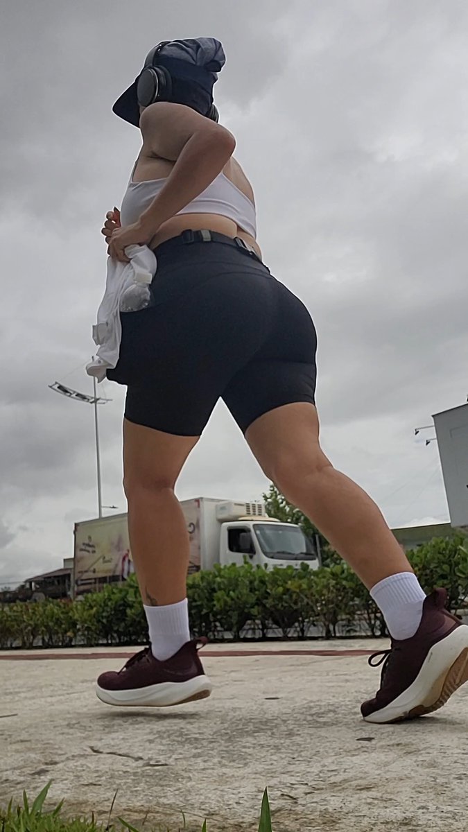 Calmariagreen's tweet photo. Nem todo treino precisa ser rápido, longo ou perfeito. Às vezes, sair, respirar o ar fresco e respeitar o ritmo do corpo já é uma vitória. Você prefere correr ouvindo música ou escutando os sons da natureza? #Corrida #MulheresQueCorrem #MovimentoÉSaúde #Calmariagreen https://t.co/8e57KSYZxd