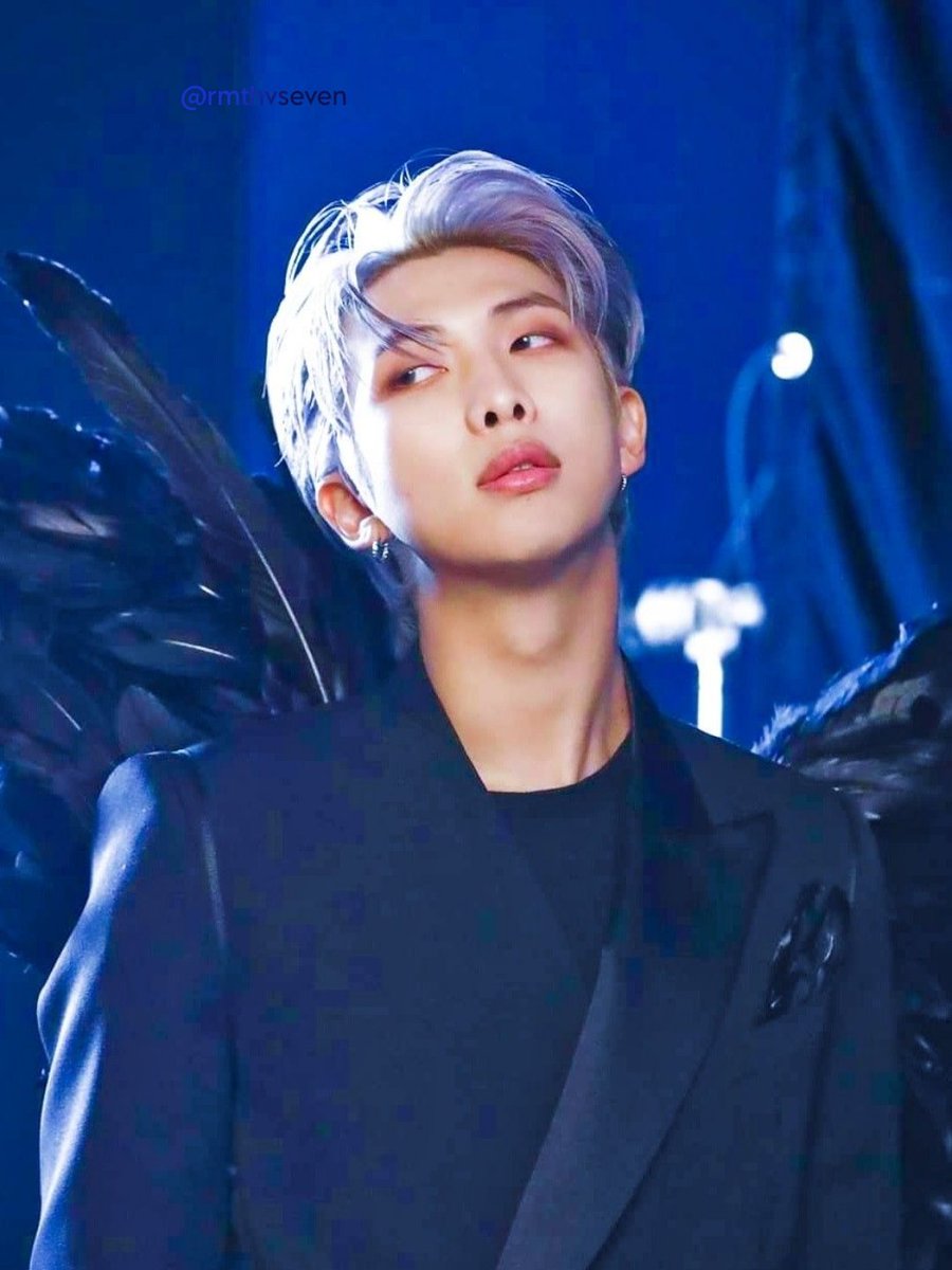 rmthvseven's tweet photo. namjoon outmogged her so bad 😭 https://t.co/jUm5O90chC