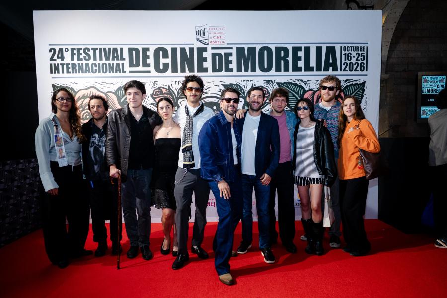 FICM's tweet photo. “Hacer esta película fue un acto de fe”. 🎬 Emiliano Rocha Minter presentó LA PELUCA, protagonizada por Luis Gerardo Méndez, en el #24FICM, donde compartió con el público los retos y la apuesta detrás de esta película.

Leer más 🎬👉 [ https://t.co/YkABksYWl6 ] https://t.co/9g2kJ92D6n