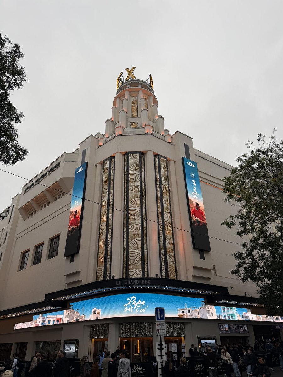 LeGrandRex's tweet photo. Ce soir, le #GrandRex accueille l’avant-première de PAPA OÙ T’ES, un documentaire intime dans lequel le youtubeur Nico_là part en quête de vérité sur son père. https://t.co/RHIZYWvWQ3