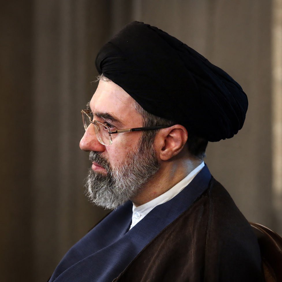 mamanjonakram's tweet photo. از حمایت‌های ارزشمند رهبر شهید انقلاب از ورزشکاران تا پیام تبریک امروز رهبر انقلاب به قهرمانان کشتی؛ این توجه به پهلوانان و افتخارآفرینان ایران، مایه‌ی دلگرمی نسل جوان است. ۹ مدال جهانی، ثمره‌ی تلاش، اراده و برافراشته‌ شدن پرچم پرافتخار ایران است. 
#پرچم_سرافرازی
 #Iran https://t.co/K7vJjnC1eQ