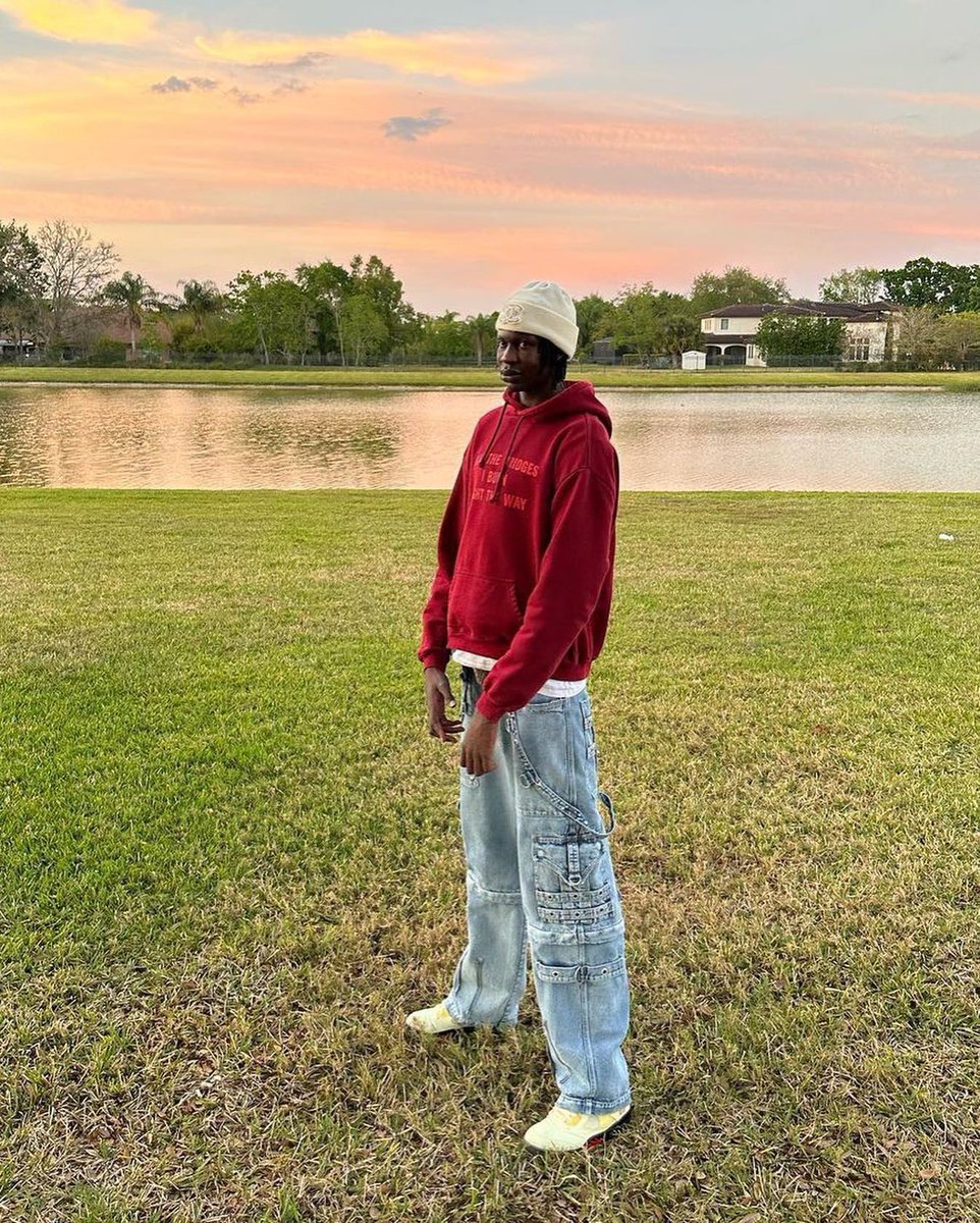 shotupin4k's tweet photo. Vetements AW17 ‘May the Bridges I Burn Light The Way’ Hoodie https://t.co/QPzoNm8VGP