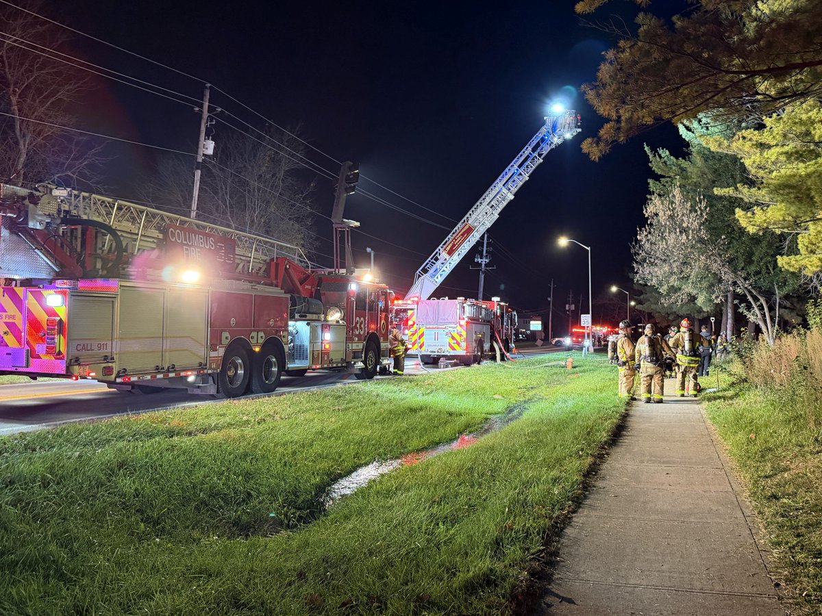 Box15's tweet photo. Rehab 3 responded to an apartment fire on the far northwest side of the city last night, supporting companies from @ColsFire, @ltfd320, @wt_dublinohio

#fire #firerehab #cfd #columbus #columbusfire #workingfire https://t.co/gIs0sjO3Im