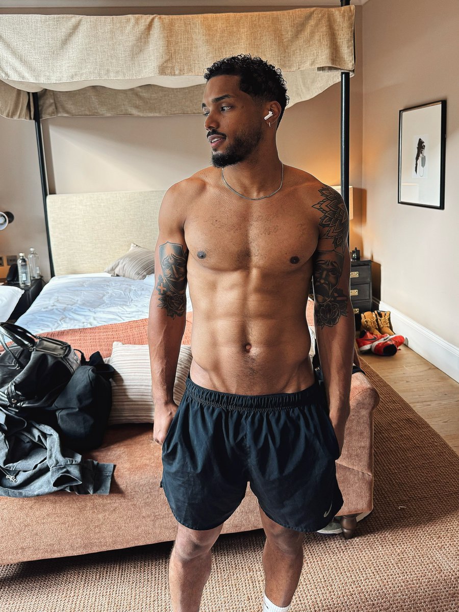 blackishpress's tweet photo. Rome Flynn [Godfather of Harlem, Imperfect Women, How to Get Away with Murder] shows off a fine physique in new photos https://t.co/KiyXLXjwCU