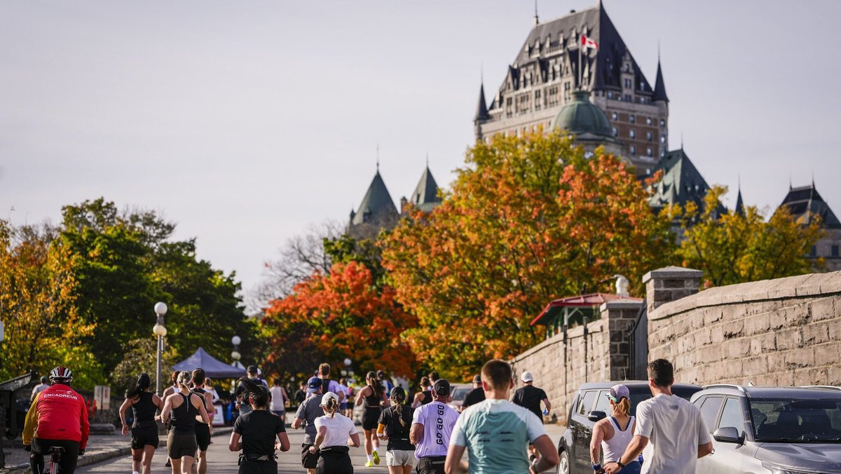 CanadianRunning's tweet photo. Beneva Quebec City Marathon is a race weekend and fall getaway in one:

https://t.co/K5wdQifll9 https://t.co/BGiabChz9Y