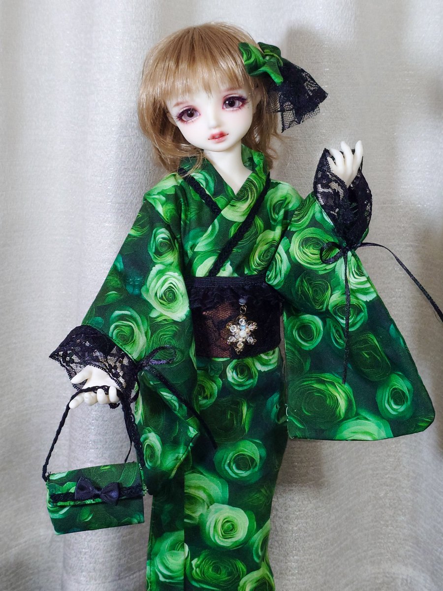 kazuyama1217's tweet photo. sweets様(@cha_z_o6_v)のグリーンローズのお着物を蘭ちゃんに💚👘🌹
深みのある緑に美しい柄がとっても綺麗で、着せるのをずっと楽しみにしていました!
初めてのお着物姿、可愛すぎです😆💕
#SDM54 #うちのこかわいい https://t.co/9Dy5ilcxD5