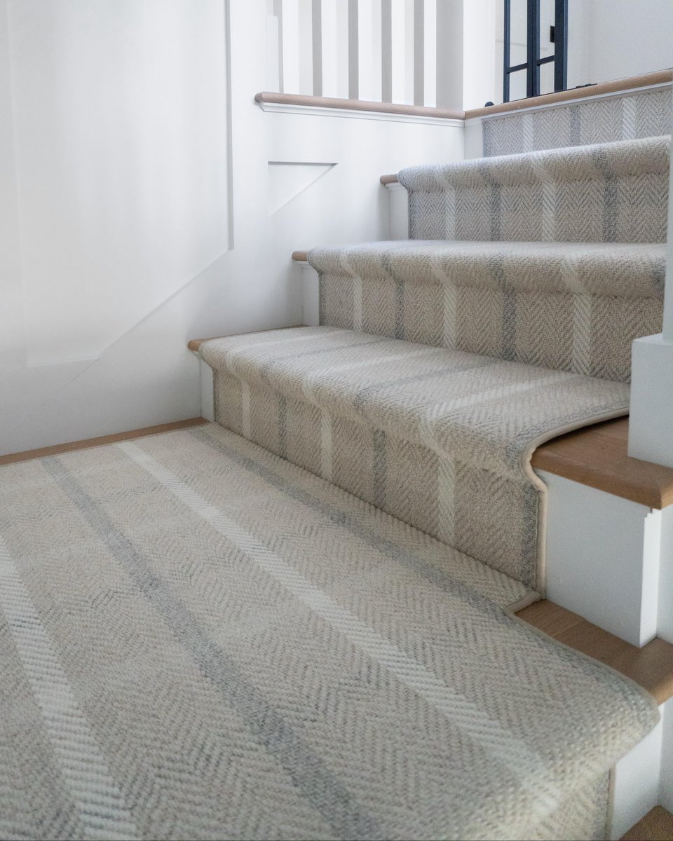 stantondesignco's tweet photo. A softly tailored plaid brings a quiet romance to the staircase. (Style: Tattersall)

Order a sample now: https://t.co/STE6Xck5Lj  

Credit: @thecarpetworkroom #stantondesign #stantoncarpet #carpetrunner #carpetlove #luxurycarpet #interiordesign #stairrunner #staircase https://t.co/2UBZedrqny