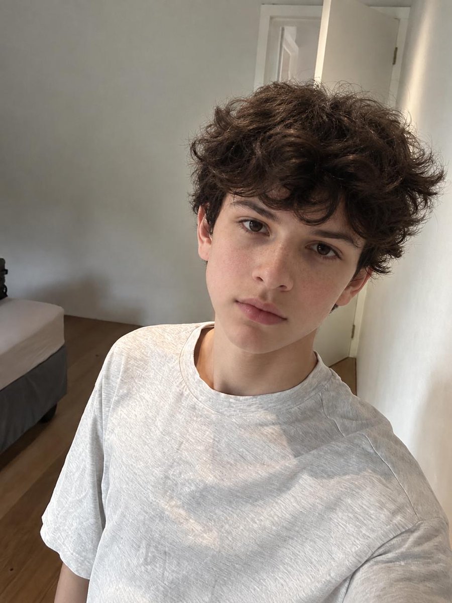 yetanotherluca's tweet photo. im thinking about making an onlyfans lol should i? https://t.co/nF6qE7GrRl