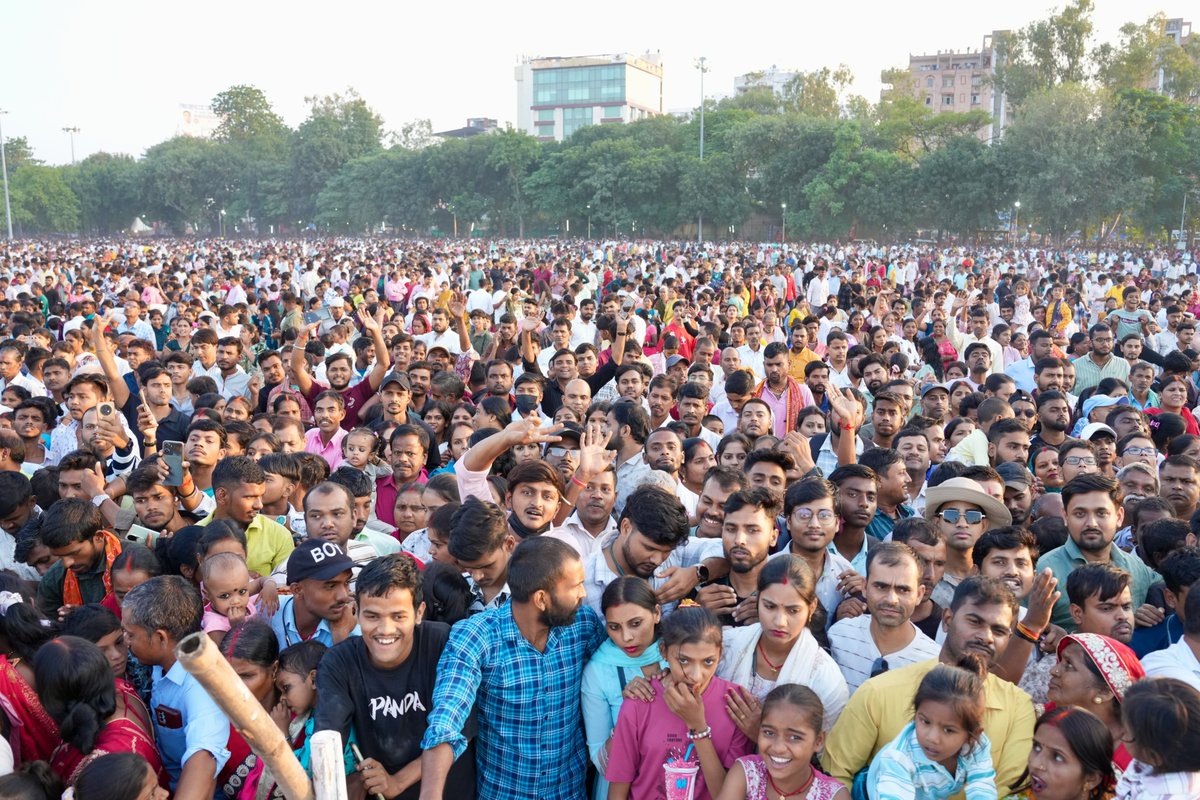 officecmbihar's tweet photo. इस अवसर पर माननीय मुख्यमंत्री जी ने भगवान श्रीराम एवं श्री लक्ष्मण जी के स्वरूप की आरती कर आशीर्वाद प्राप्त किया। तत्पश्चात् बुराई के प्रतीक कुंभकरण, मेघनाद एवं रावण के पुतलों का क्रमशः दहन किया गया। https://t.co/ex89qraPTS