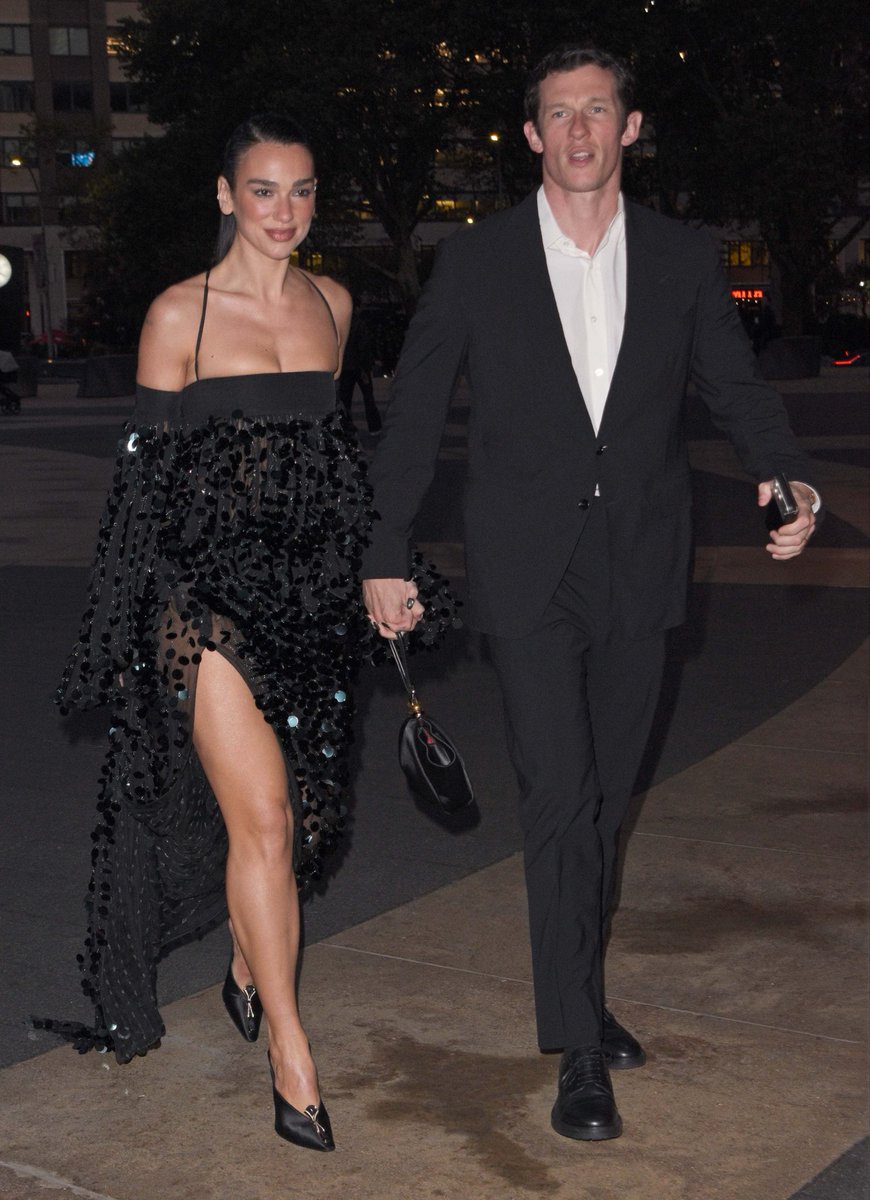 Chicks's tweet photo. Callum Turner joins Dua Lipa for a date night at The Metropolitan Opera’s opening gala for ‘Lincoln in the Bardo’ in New York City✨ https://t.co/rum8aujBz7