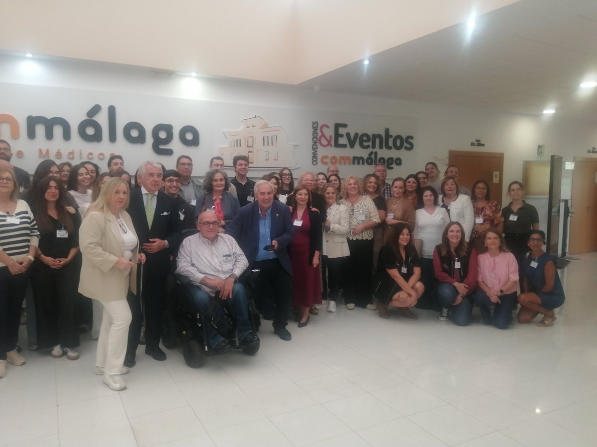 SaludAPMalaga's tweet photo. Jornadas prevención Iatrogenia. Despedida con foto de grupo.¡Empieza la cuenta atrás para el próximo encuentro! @_ibima @admalagaaccesi1  @AfibromaMalaga @APAM_MALAGA @ALCERMALAGA @ALERMA10  @Commalaga #Iatrogenia #adherencia https://t.co/OSpGzrD6ab