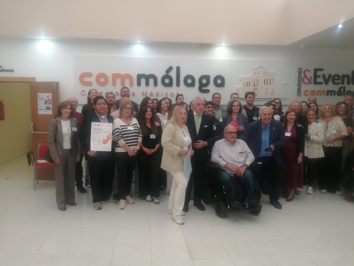 SaludAPMalaga's tweet photo. Jornadas prevención Iatrogenia. Despedida con foto de grupo.¡Empieza la cuenta atrás para el próximo encuentro! @_ibima @admalagaaccesi1  @AfibromaMalaga @APAM_MALAGA @ALCERMALAGA @ALERMA10  @Commalaga #Iatrogenia #adherencia https://t.co/OSpGzrD6ab