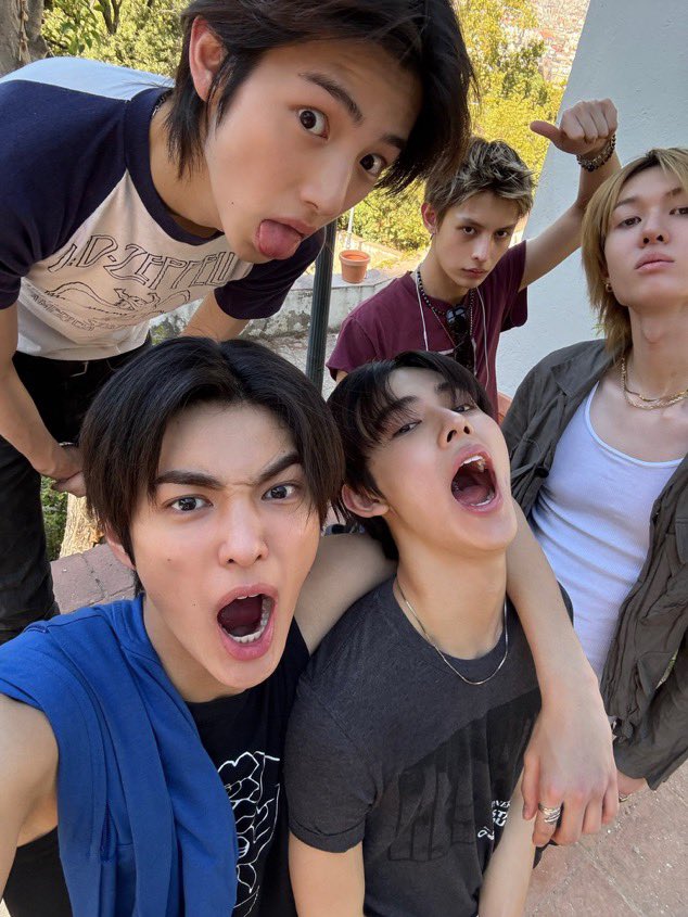 VanGiang113102's tweet photo. @cortishieldvn Sometimes I feel like this life is so bad, but you guys appeared, thank you Cortis, thank you for appearing in my life

#CORTIS #코르티스 https://t.co/fDyrS6cuLJ