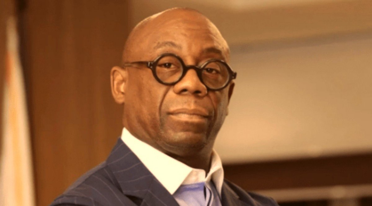 dambe_kombate's tweet photo. Le mandat de six ans du Béninois Serge Ekué, ancien cadre dirigeant de #Natixis (Londres), à la tête de la #BOAD a pris fin le 28 août 2026. Il avait succédé en 2020 à son compatriote Christian Adovelande. Selon un "rapport confidentiel" , les chefs d’Etat de l’#UEMOA auraient refusé de le reconduire.

Les griefs cités : une orientation trop financière (commissions de plus de 100 milliards FCFA, revenus de placement représentant plus de la moitié des résultats), un taux de décaissement de 25 % en 2025, un climat social dégradé (''projet Oasis'', disparités salariales), un train de vie élevé de la présidence et le recours à des cabinets de conseil externes.

Sur le plan politique, la présidence de la BOAD revient traditionnellement au Bénin selon un accord tacite, mais le candidat doit obtenir le consensus des autres chefs d’Etat. Le nom d’une cadre financière béninoise circulerait pour la succession.

Affaire à suivre...