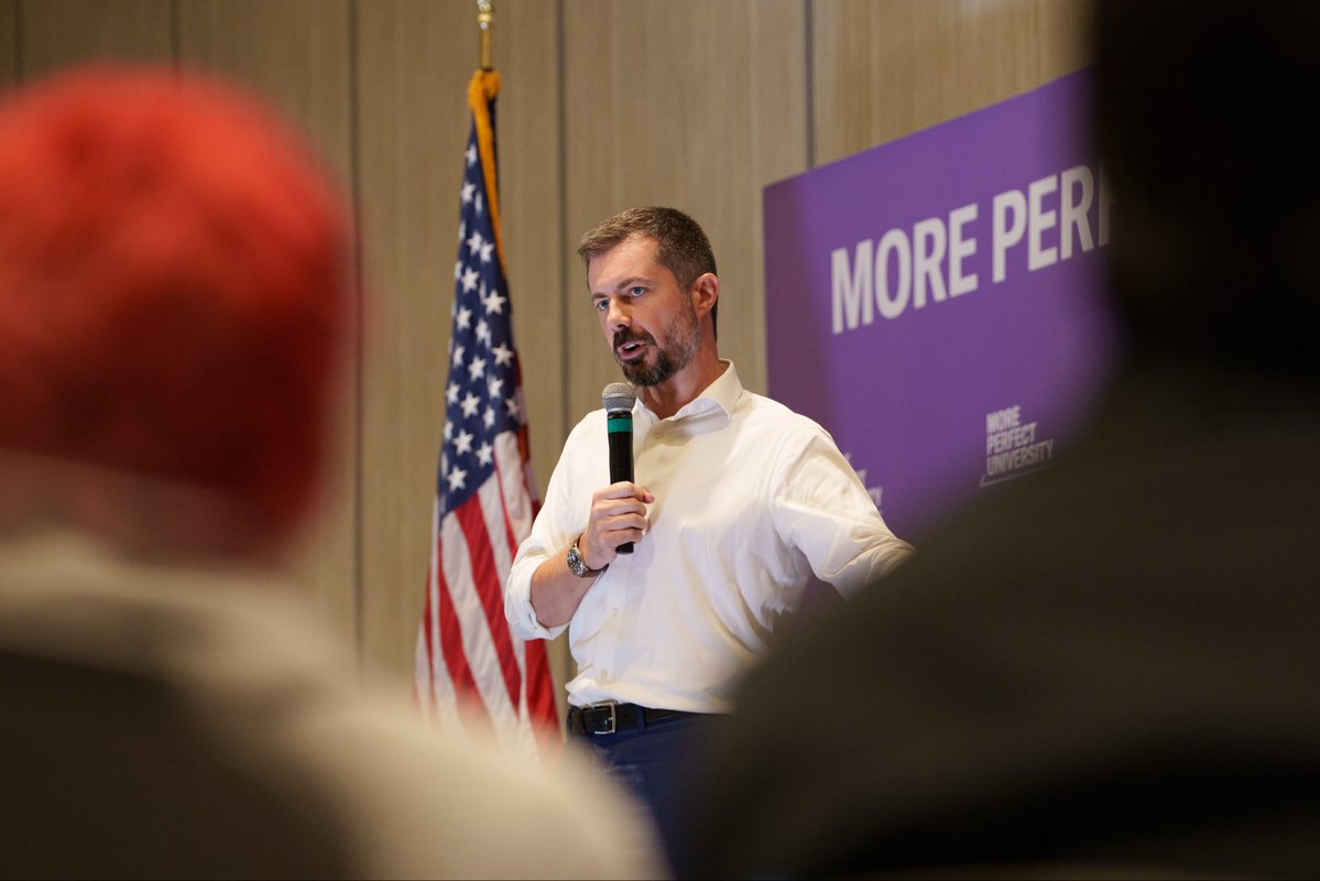PeteButtigieg's tweet photo. I had a good time talking to students at UNC Charlotte with @MPUniversityUS this weekend. Thanks to everybody who showed up on a Sunday ready to ask tough questions and engage in conversation. https://t.co/CY2zjouJJ0