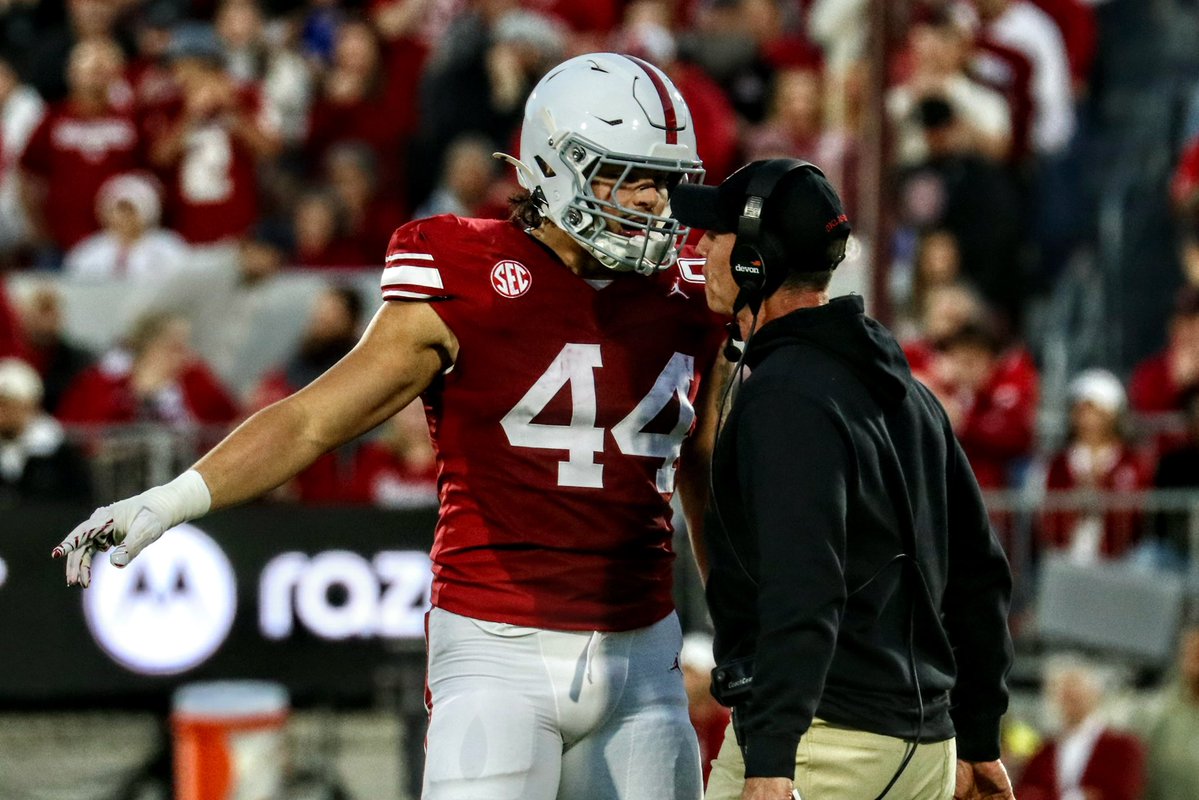 CarsonDField's tweet photo. Oklahoma DTs coach Todd Bates calls Brent Venables the “ultimate leader.”

#Sooners https://t.co/qLA7Ia8L12