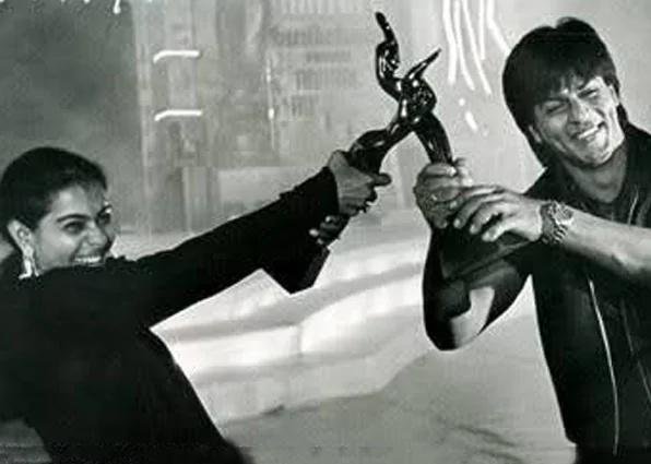 Melanch89806859's tweet photo. 41st Filmfare Awards, 1996.
💕💕💕💕💕
#31YearsOfDDLJ
#ShahRukhKhan #SRK #Kajol
#SRKajol 💗🧿 https://t.co/9Z1eRVnKmg