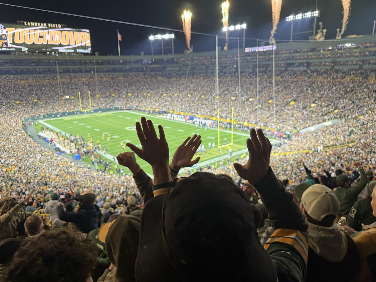 TouchdownTrips's tweet photo. Green Bay was brilliant - great couple of days in Titletown watching a prime time matchup vs the Cowboys, an excellent tour of Lambeau and too many cheese curds and Spotted Cows consumed. 🏈🧀🍻

@ukpackers - over to you 👊 https://t.co/CFPJnNTNxW