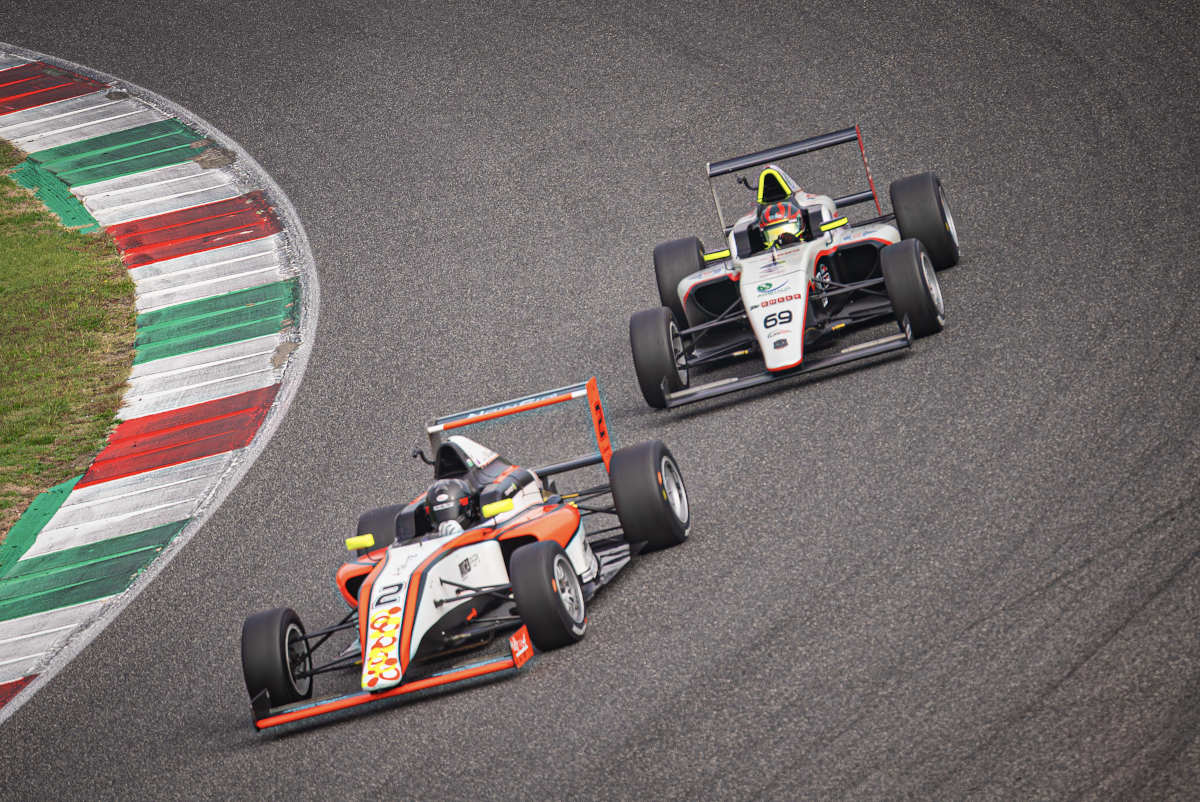 Speedliveit's tweet photo. FX RACING WEEKEND, GRANDE SUCCESSO AL MUGELLO TRA GARE SPETTACOLARI E SFIDE PER IL TITOLO

#FXRacingWeekend #Mugello #Motorsport #Racing 

https://t.co/nfgslbV8v6 https://t.co/vgYGuhXdla
