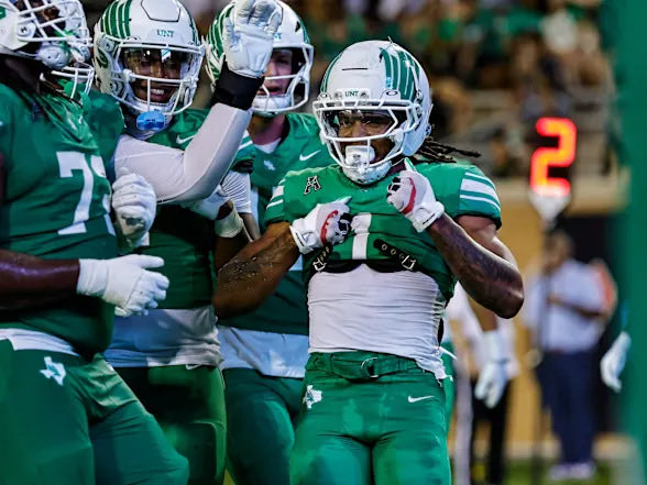 B4SaturdayCFB's tweet photo. UNT averages just 21 more yards per game than Memphis, but scores nearly 7 more points.

One possible explanation? Red-zone TD rates:

UNT: 72.7%
Memphis: 53.1%

Both offenses move the ball. One is finding the end zone more consistently inside the 20. https://t.co/rPohAAq7zU
