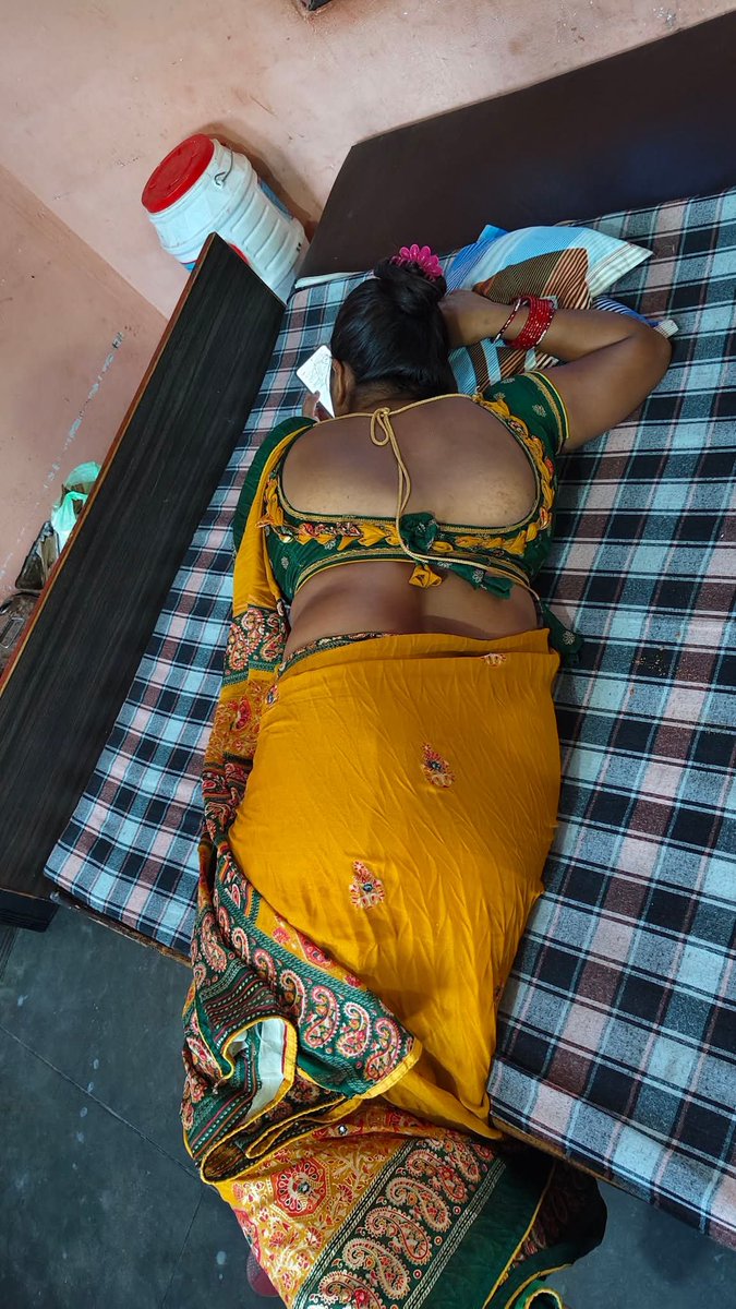 jugnubabu76's tweet photo. Hello friends
आज  मै अपनी बुवा @sunita_devi__ 
के बारे में बता रहा हु जब तक मै 
बुवा की गांड नहीं पेलता
बुवा को नींद ही
नहीं आती 
है https://t.co/eCkqaQpnVd