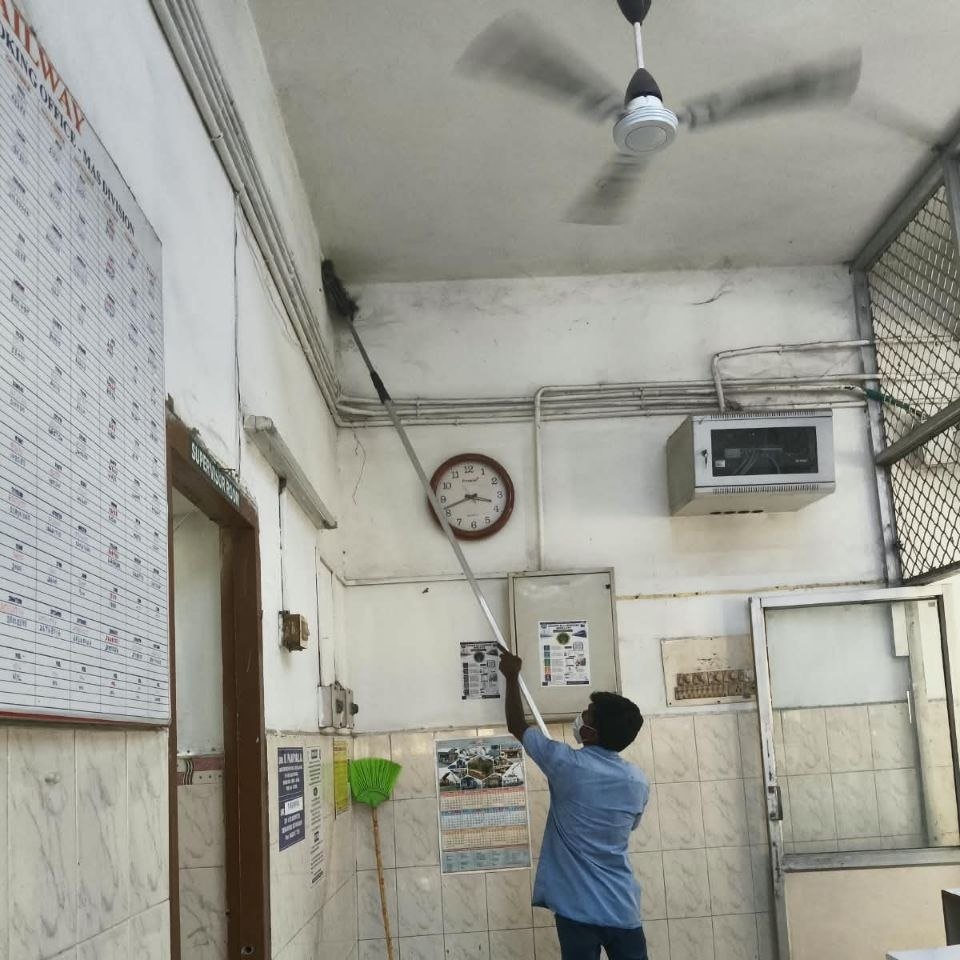DrmChennai's tweet photo. 🧹✨ Deep Cleaning Drive | Katpadi Railway Station
A deep cleaning drive was conducted at Katpadi Railway Station as part of Special Campaign 6.0, focusing on cleanliness, hygiene and the upkeep of railway premises. 🚆🌿
#SpecialCampaign6 #SCDPM6 #PMO #DARPG #DeepCleaning #CleanlinessDrive #Katpadi #KatpadiRailwayStation #SouthernRailway #ChennaiDivision #SwachhataHiSeva #SHS #SHS2026 #SwachhataPakhwada #SwachhRail #SwachhBharat #ViksitBharat