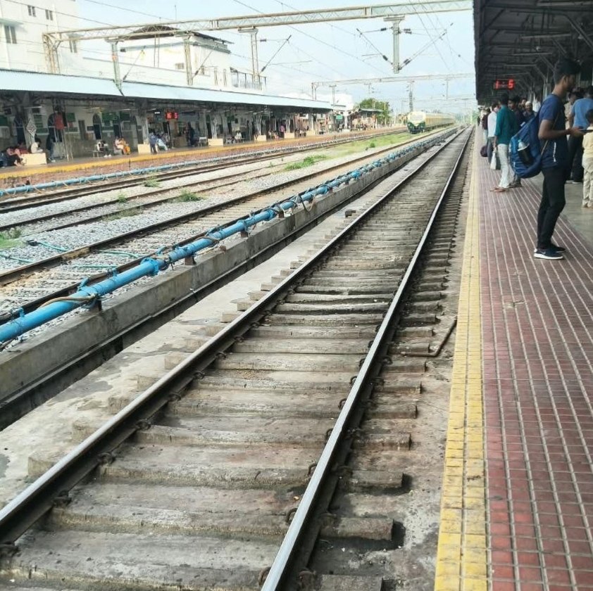 DrmChennai's tweet photo. 🧹✨ Deep Cleaning Drive | Katpadi Railway Station
A deep cleaning drive was conducted at Katpadi Railway Station as part of Special Campaign 6.0, focusing on cleanliness, hygiene and the upkeep of railway premises. 🚆🌿
#SpecialCampaign6 #SCDPM6 #PMO #DARPG #DeepCleaning #CleanlinessDrive #Katpadi #KatpadiRailwayStation #SouthernRailway #ChennaiDivision #SwachhataHiSeva #SHS #SHS2026 #SwachhataPakhwada #SwachhRail #SwachhBharat #ViksitBharat
