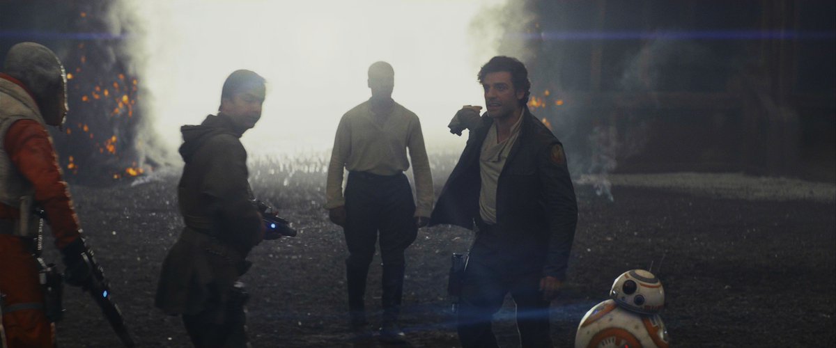 SWshotbyshot's tweet photo. Star Wars: The Last Jedi - shot 2503 https://t.co/BM4232Xqk7