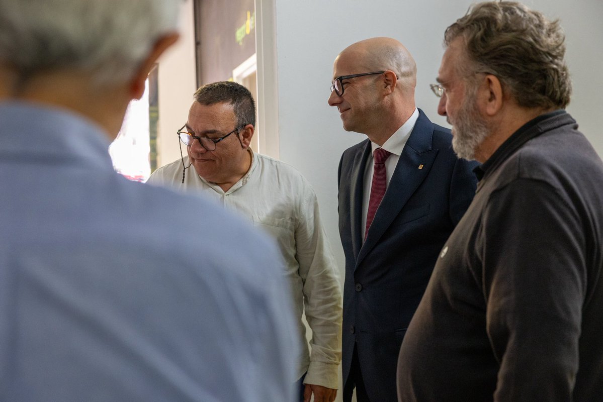 dsocialscat's tweet photo. 📸 El conseller Raúl Moreno ha visitat avui l’Associació AREP per la Salut Mental, a Barcelona, per conèixer els seus serveis d’acompanyament, rehabilitació comunitària, habitatge i inserció laboral.

Reforcem la col·laboració amb les entitats que treballen per millorar la qualitat de vida i l’autonomia de les persones. 💜
