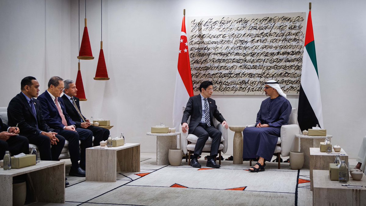 LawrenceWongST's tweet photo. Arrived in Abu Dhabi for my first Official Visit to the UAE as Prime Minister. The UAE is a longstanding partner of Singapore. This visit is an opportunity to strengthen our ties and explore new areas of cooperation, especially amid growing global uncertainty. https://t.co/L0p6X6OTqa