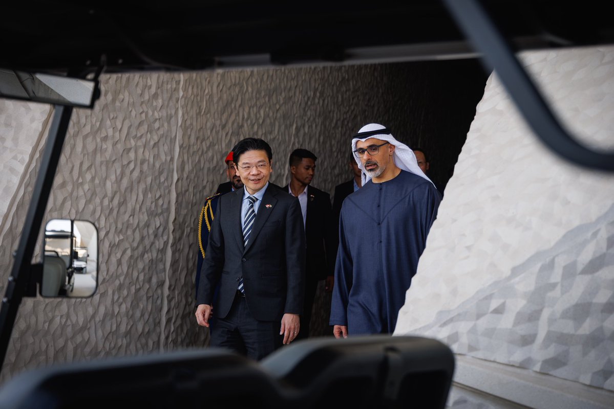LawrenceWongST's tweet photo. Arrived in Abu Dhabi for my first Official Visit to the UAE as Prime Minister. The UAE is a longstanding partner of Singapore. This visit is an opportunity to strengthen our ties and explore new areas of cooperation, especially amid growing global uncertainty. https://t.co/L0p6X6OTqa