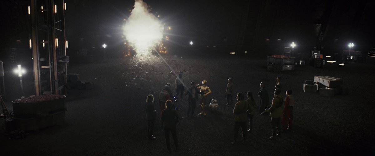 SWshotbyshot's tweet photo. Star Wars: The Last Jedi - shot 2504 https://t.co/eKcDx28GL2