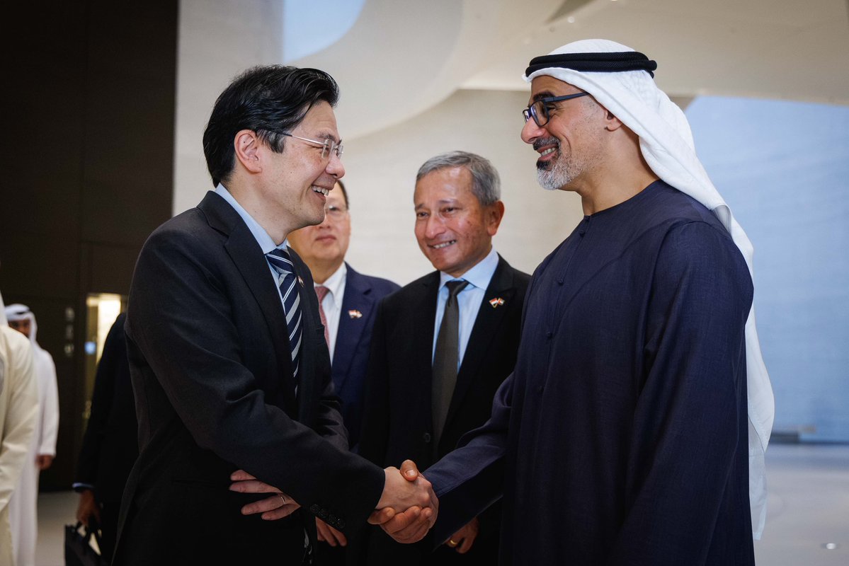 LawrenceWongST's tweet photo. Arrived in Abu Dhabi for my first Official Visit to the UAE as Prime Minister. The UAE is a longstanding partner of Singapore. This visit is an opportunity to strengthen our ties and explore new areas of cooperation, especially amid growing global uncertainty. https://t.co/L0p6X6OTqa