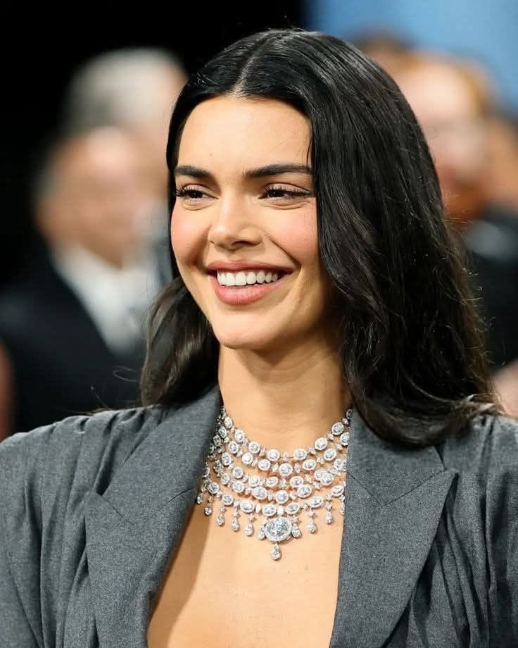 yslgirlx's tweet photo. Kendall jenner https://t.co/zACY5ePJoS
