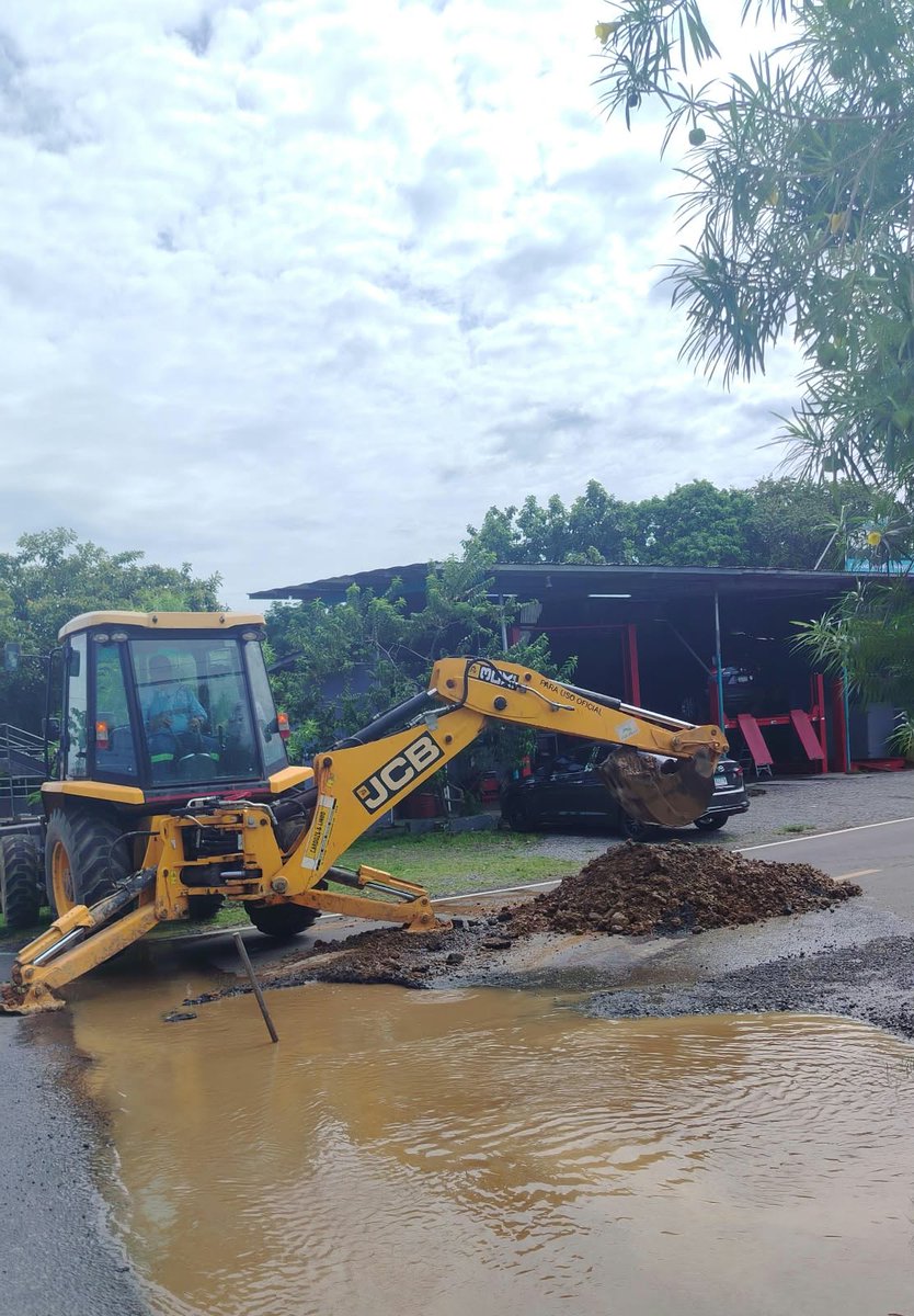 IDAANinforma's tweet photo. 📍Chiriquí

Realizamos trabajos de reparación en una línea de 6" para optimizar el servicio en calle Novena, David.

El suministro será irregular momentáneamente en el sector comercial y residencial de San Mateo. https://t.co/VnaAL9uMPY
