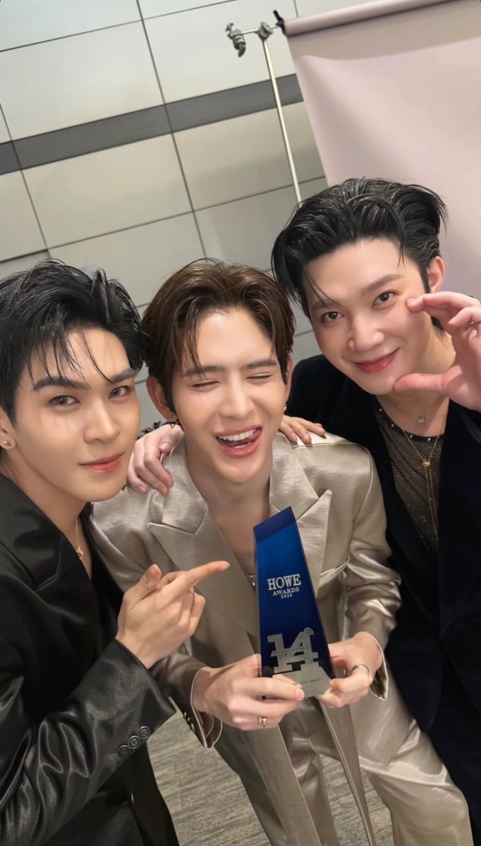 JamesSuPH_'s tweet photo. [261020] JAMESSU WITH AUAU AND YIM AT @/eveker.yu INSTAGRAM STORY UPDATE 

JAMESSU AT HOWE AWARDS 2026
#HOWEAWARDS2026xDMD 
#DEXXth

 ❁ #JamesSu ❁
ꫂ❁.ೃ࿔* @Jamessu_w ꫂ❁.ೃ࿔* https://t.co/BktdaD5Bok