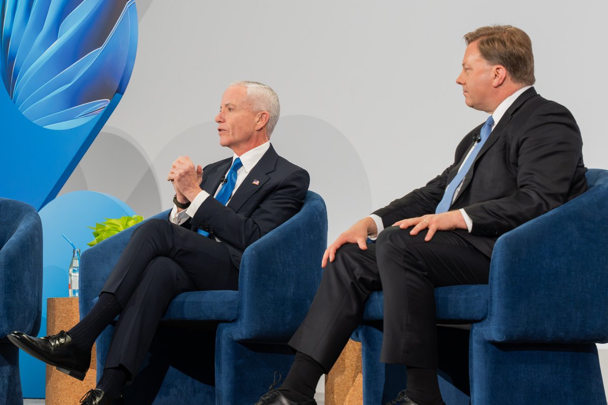 USGSA's tweet photo. GSA is ushering in the FUTURE of government service and the citizen experience.

@USGSA_Ed joined the Google Public Sector Summit to discuss https://t.co/rKwVt82V85, Project 410, and the new emerging tech GSA is using to improve how government works for the American people. 🇺🇸 https://t.co/H04GOzqcq5
