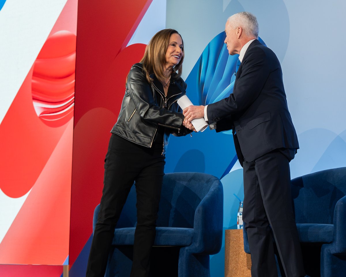 USGSA's tweet photo. GSA is ushering in the FUTURE of government service and the citizen experience.

@USGSA_Ed joined the Google Public Sector Summit to discuss https://t.co/rKwVt82V85, Project 410, and the new emerging tech GSA is using to improve how government works for the American people. 🇺🇸 https://t.co/H04GOzqcq5