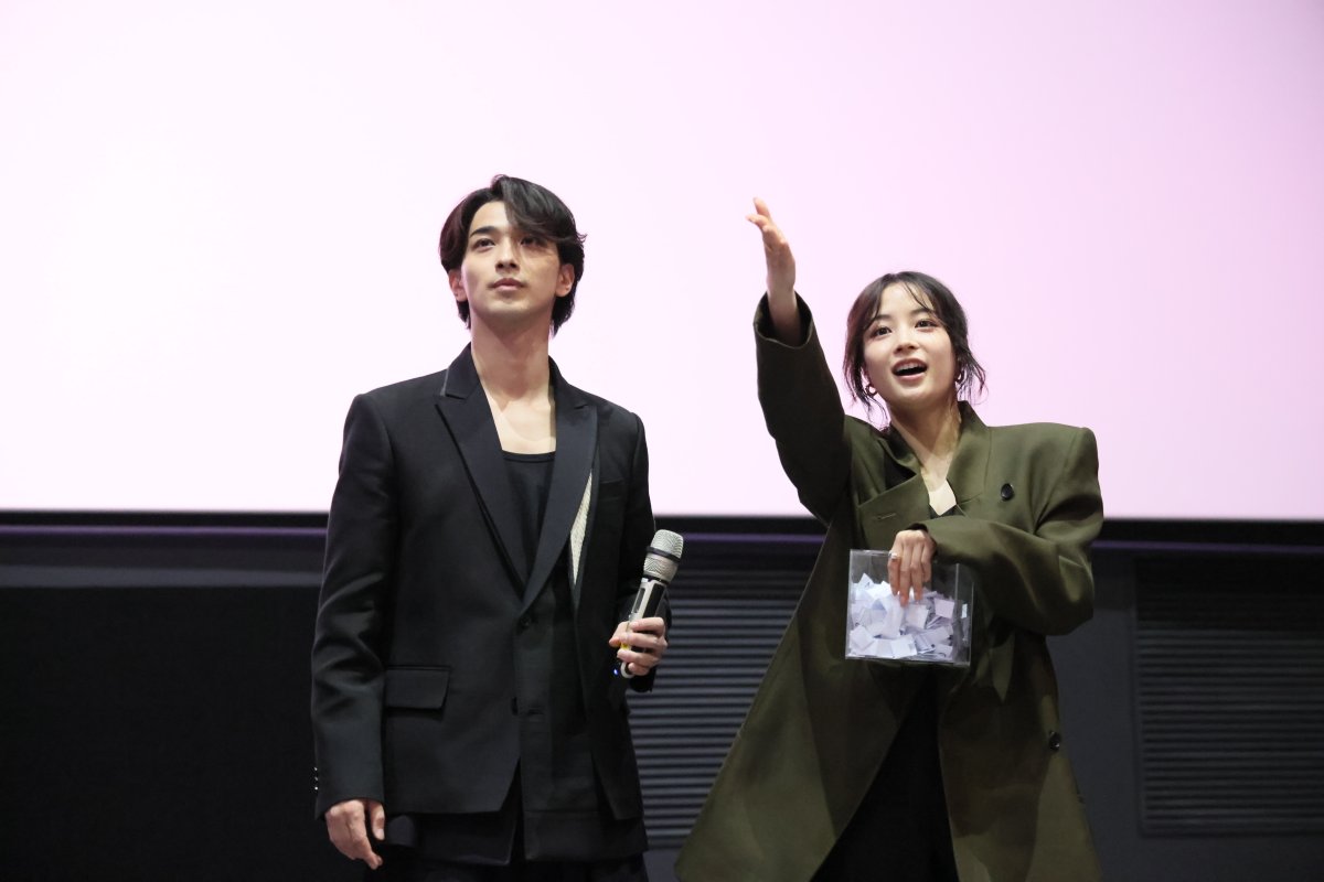 nanji_movie's tweet photo. ⠀ ⠀⠀⠀『汝、星のごとく』
⋆*✩アジアキャンペーン in ソウル✩*⋆
⠀
#横浜流星 さん #広瀬すず さん #藤井道人 監督が
計7回に渡る舞台挨拶に登壇💫
⠀
現場でのエピソードや役作りなど
本作への熱い想いを語り尽くしました✨
⠀
最後の舞台挨拶では、
本作を観た #パク・チャヌク 監督から
絶賛コメントが届くサプライズも！
⠀
▼コメント映像はこちら
https://t.co/ESfndup9fk
⠀
日本だけに留まらずアジアへ向けて
“汝旋風”を巻き起こす本作に、
引き続き注目ください✧˖°
⠀
#汝星のごとく 大ヒット上映中