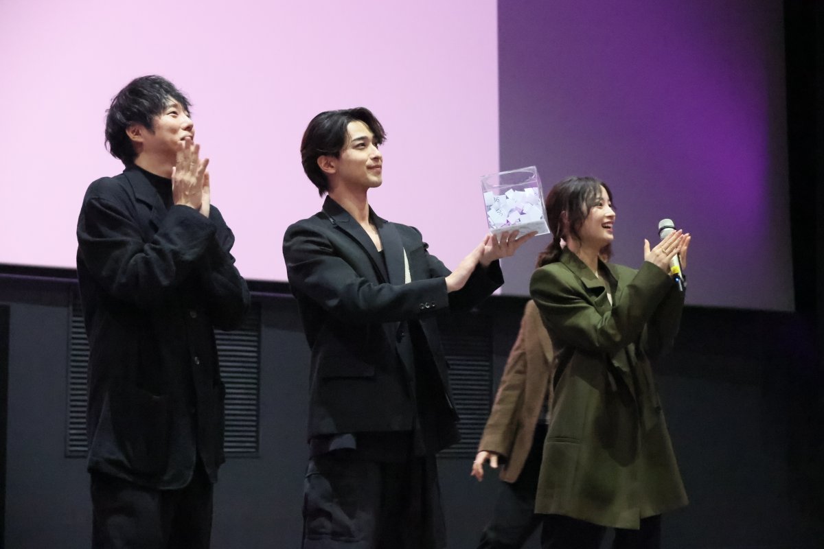 nanji_movie's tweet photo. ⠀ ⠀⠀⠀『汝、星のごとく』
⋆*✩アジアキャンペーン in ソウル✩*⋆
⠀
#横浜流星 さん #広瀬すず さん #藤井道人 監督が
計7回に渡る舞台挨拶に登壇💫
⠀
現場でのエピソードや役作りなど
本作への熱い想いを語り尽くしました✨
⠀
最後の舞台挨拶では、
本作を観た #パク・チャヌク 監督から
絶賛コメントが届くサプライズも！
⠀
▼コメント映像はこちら
https://t.co/ESfndup9fk
⠀
日本だけに留まらずアジアへ向けて
“汝旋風”を巻き起こす本作に、
引き続き注目ください✧˖°
⠀
#汝星のごとく 大ヒット上映中