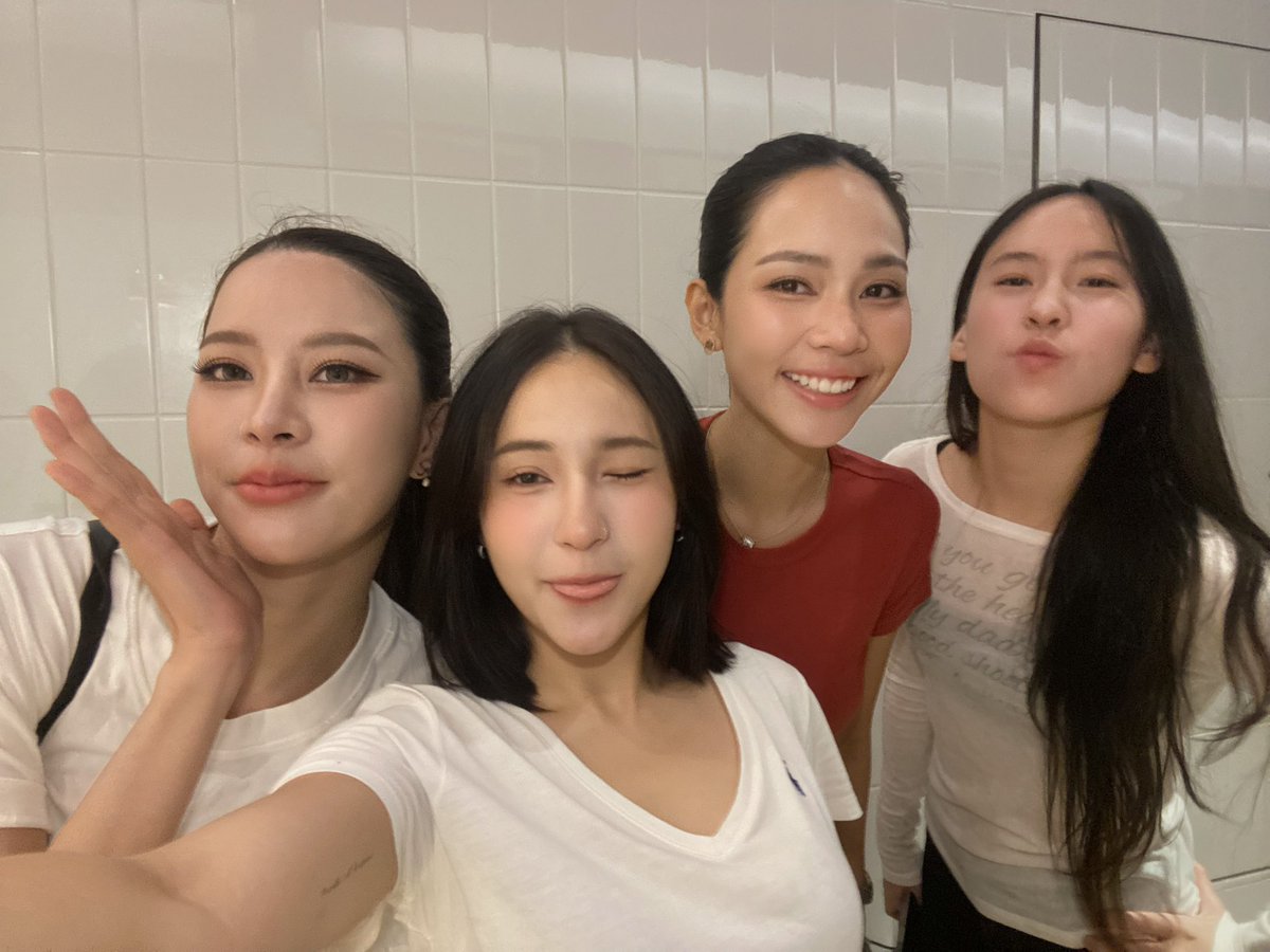 madebybecky44's tweet photo. เจอพ่อแม่ก็มีกำลังใจซ้อมแล้วคั้บ 🥹💖
#beckycrybaby #ข่มขลัง #COSMOS2 https://t.co/40PGcdUR0O
